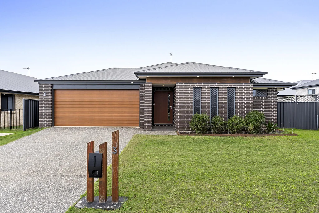Torrington 4 Slaapkamer Spacious Family Living with a Huge Shed on 744m²