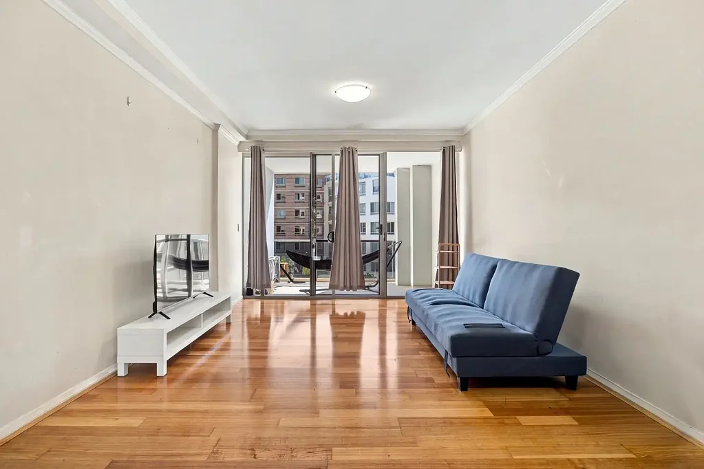 Wolli Creek 2Zimmer SPACIOUS TWO-BEDROOM APARTMENT WITH RESORT-STYLE FACILITIES IN 'SORRENTO APARTMENTS'