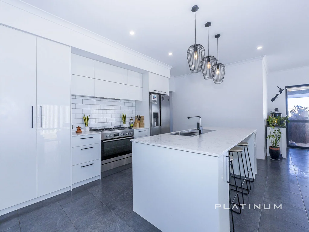 19 Sandpatch Parkway, Eglinton, WA 6034