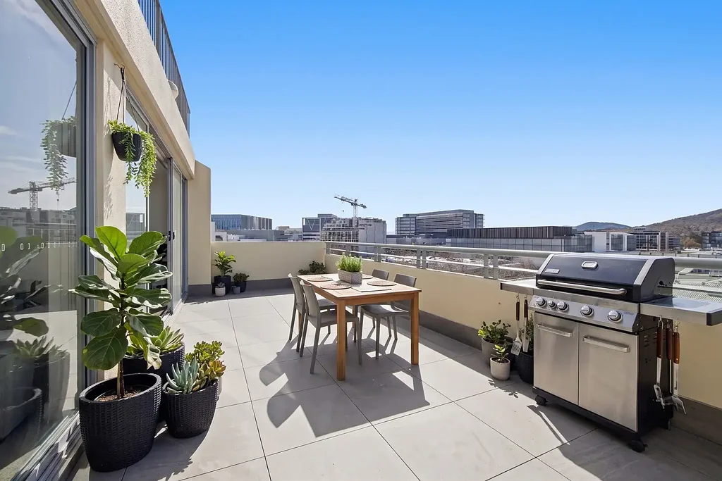 City 3 Slaapkamer Uninterrupted Mount Ainslie Views Spacious Top-Floor Living