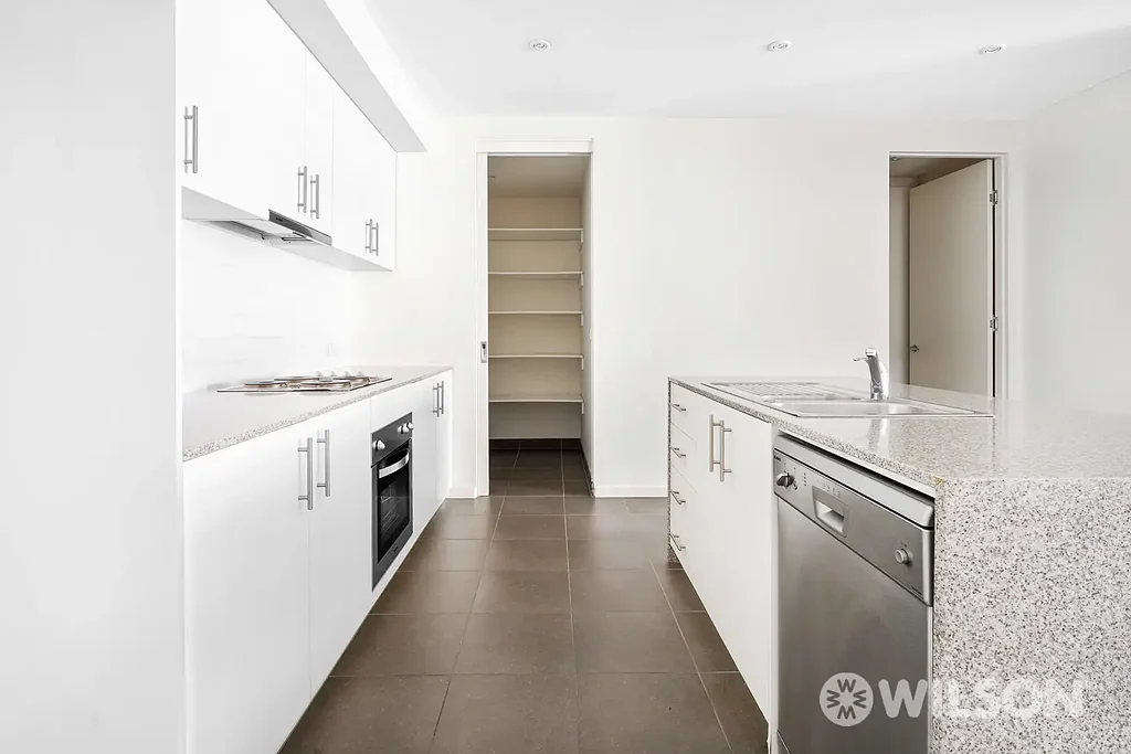 Light and bright and very spacious apartment on the first floor: