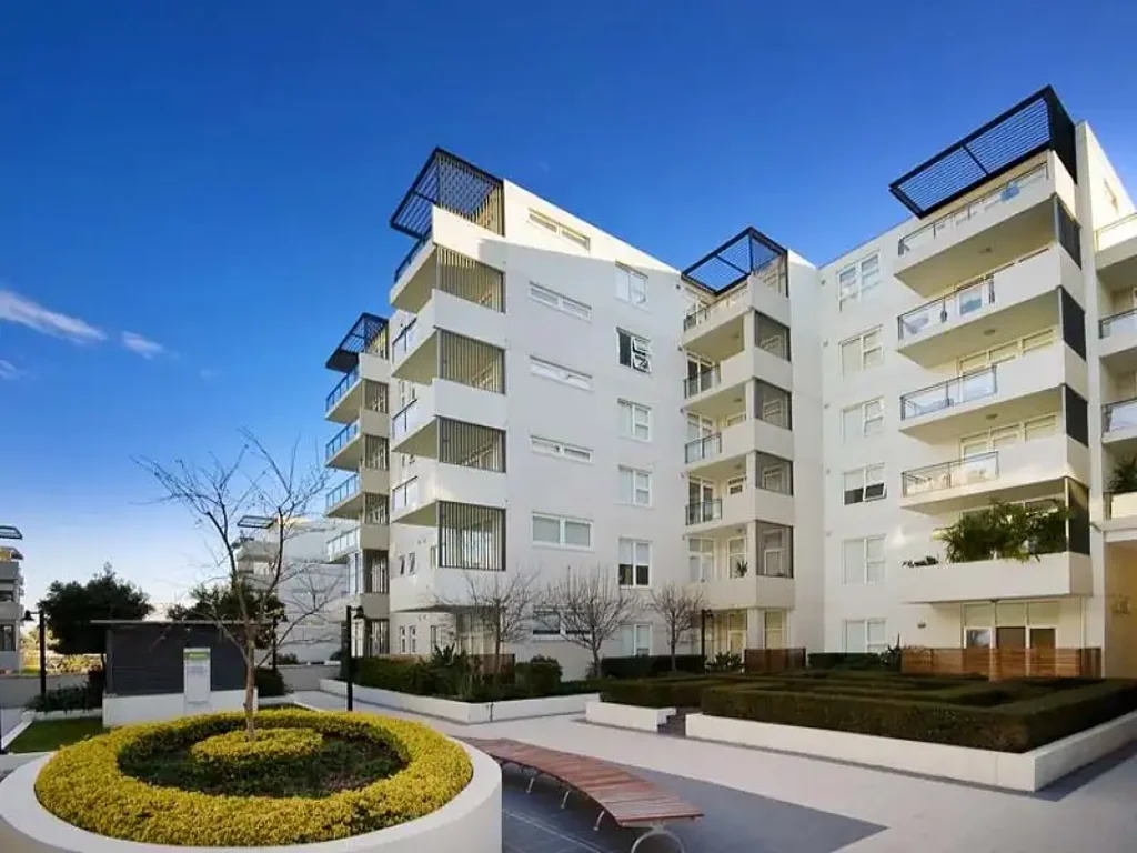 comfortable two bedroom in heat of Meadowbank