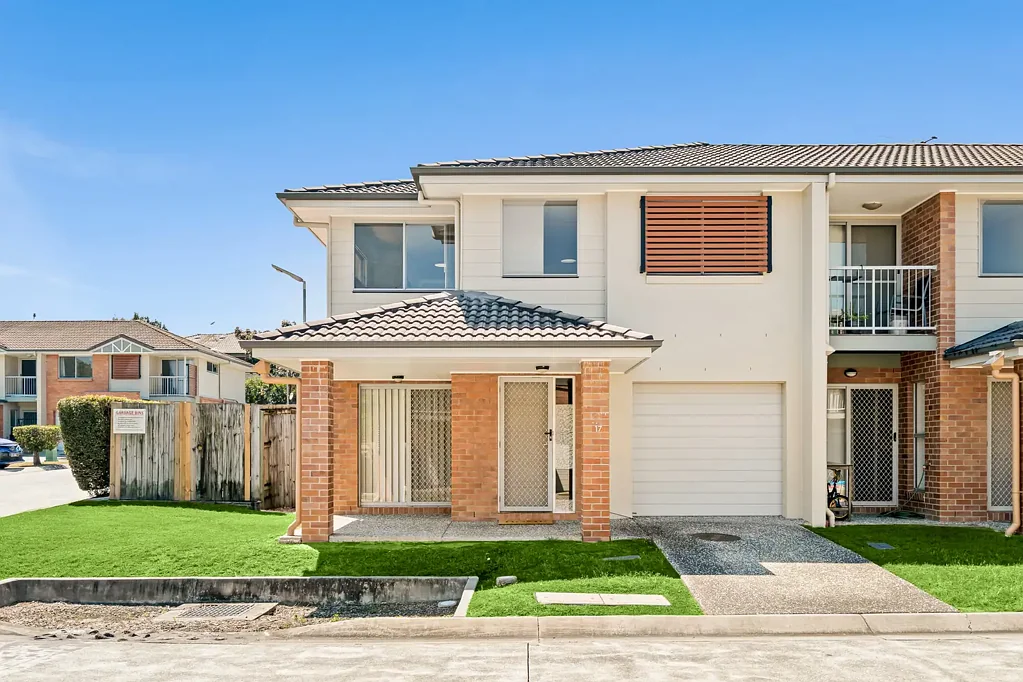 Browns Plains 3બેડરૂમ Spacious Two-Level Living with Modern Comfort & Lifestyle Appeal