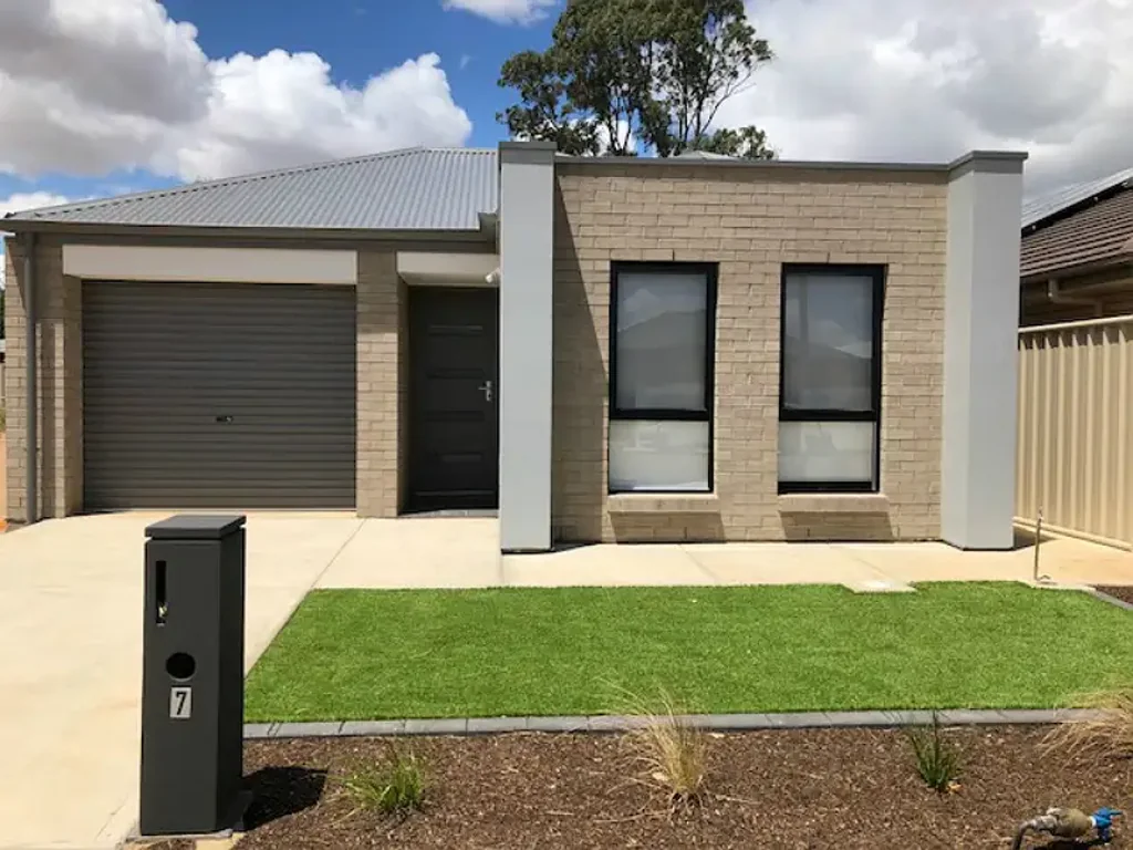 Modern 3 Bedroom Home!