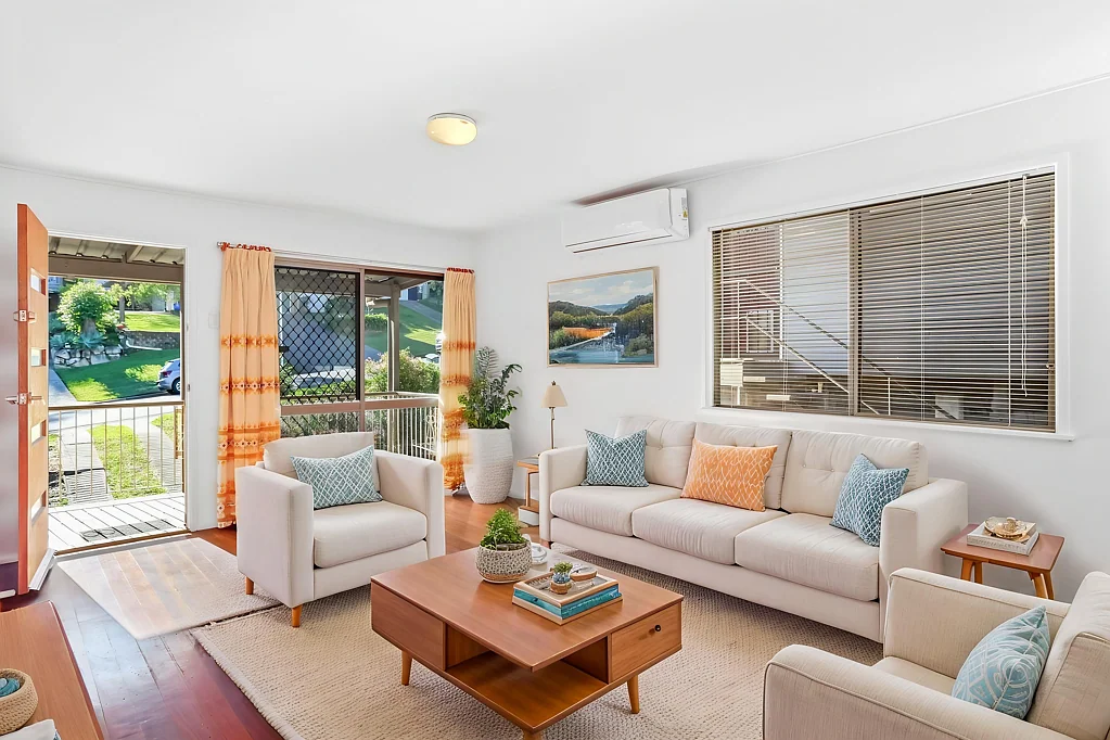 Charming 3-Bedroom Home in Quiet Holland Park West Street