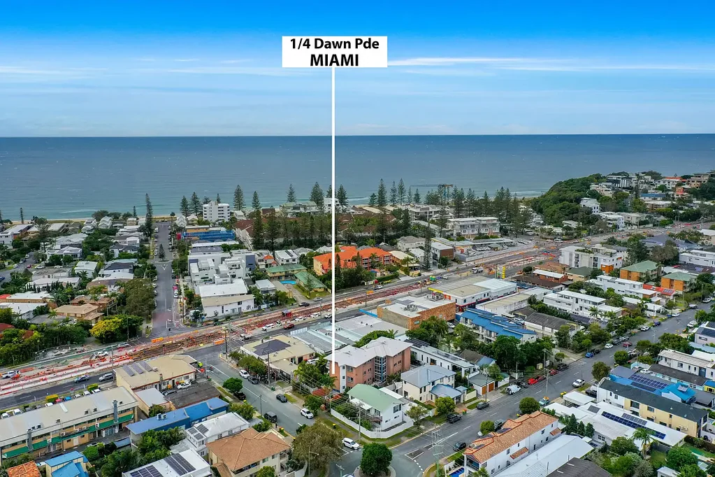 1/4 Dawn Parade, Miami, QLD 4220