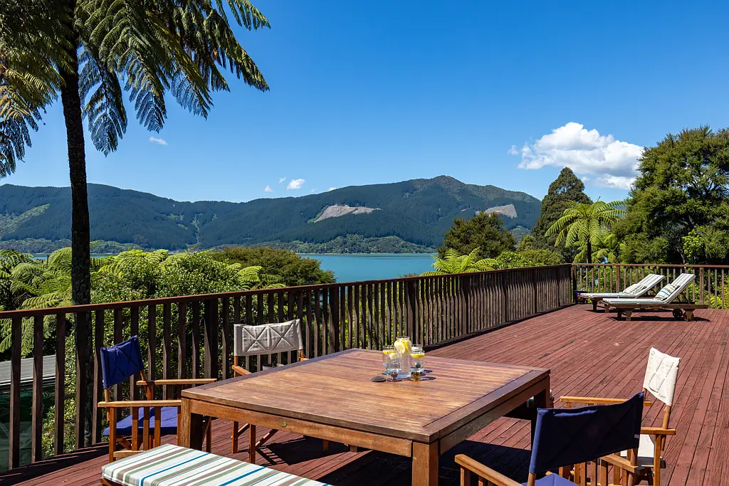 Pelorous Sounds 3 Bedroom Fully furnished with mooring