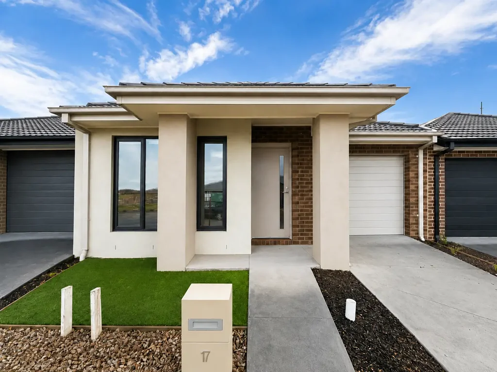 Low-Maintenance Living in a Convenient Charlemont Location