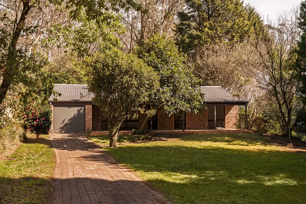 Leura 3ਬੈੱਡਰੂਮ Solid Brick Residence on an Expansive Block