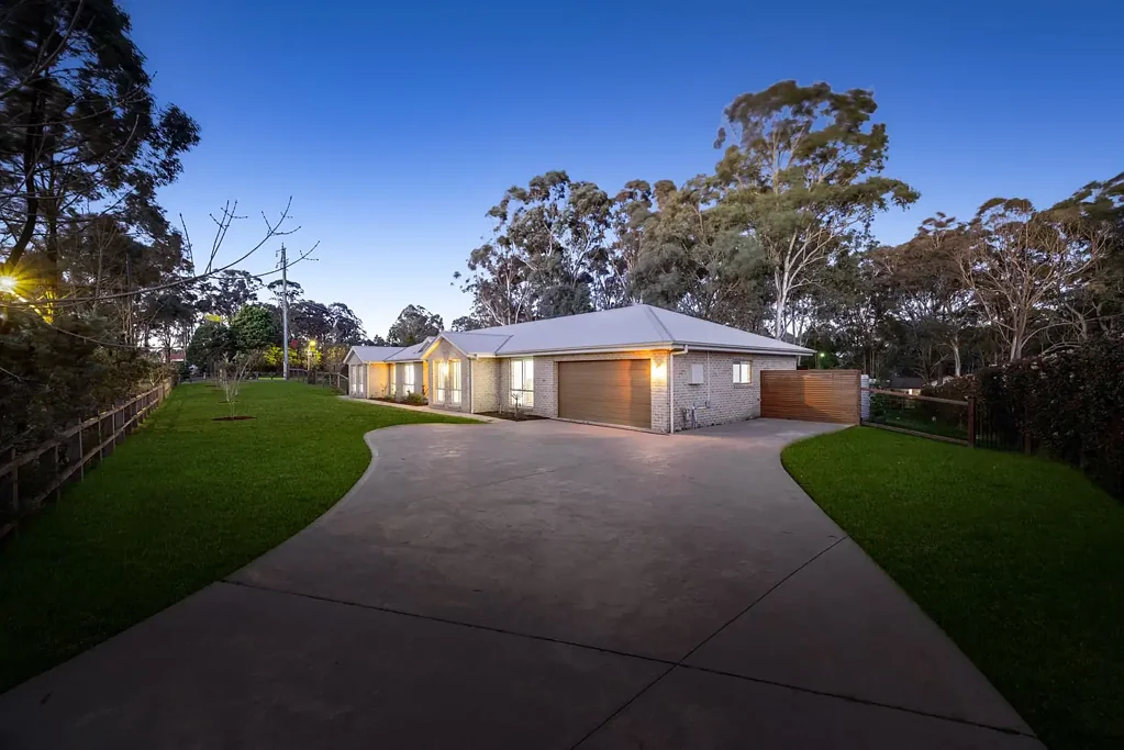 1 Joseph Whitehouse Close, Minto, NSW 2566