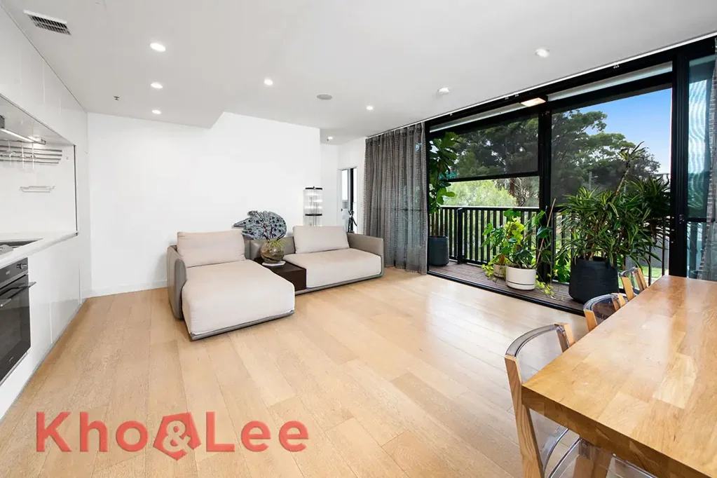 CONTEMPORARY THREE BEDROOM APARTMENT IN HARBOUR MILL