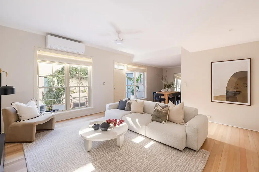 Erskineville 2房 最大户型公寓 北向景观采光佳 私人庭院娱乐空间 安全地下停车 North-facing courtyard retreat / largest in ‘Deauville Gardens’