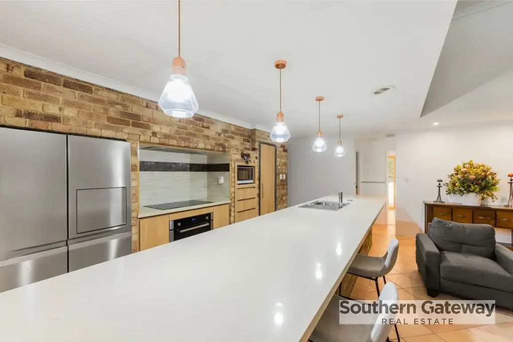 Wellard 6房  SIX-BEDROOM ENTERTAINER WITH POOL AND STUDIO