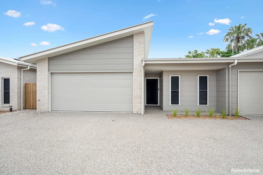 Urangan 3 Bedroom Indulge in Lakeside Tranquillity