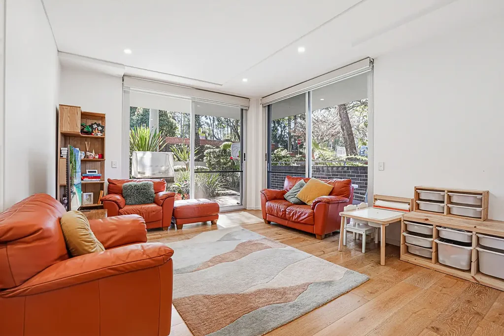 Ground Floor Apartment with Oversized Courtyard & Private Access