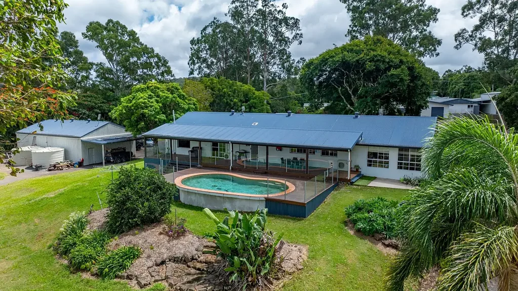 Image Flat 4部屋 Outstanding Family Home With Shed, Pool & More!
