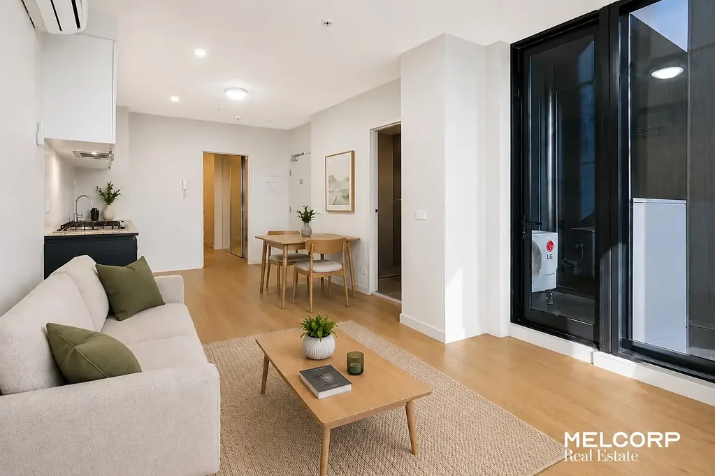 THE PERFECT LOCATION - UNFURNISHED WITH BRAND NEW FLOORBOARDS