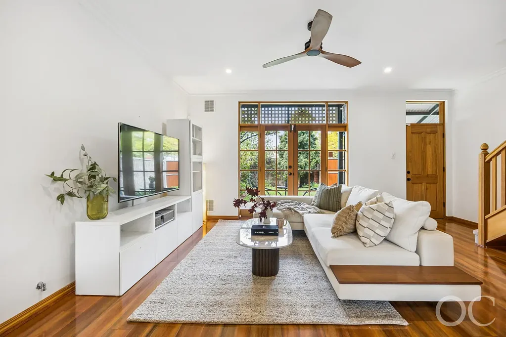 Parkside 3Kwarto Open the Door to Updated Townhouse Ease with a City-Fringe Footing and Hills Outlook