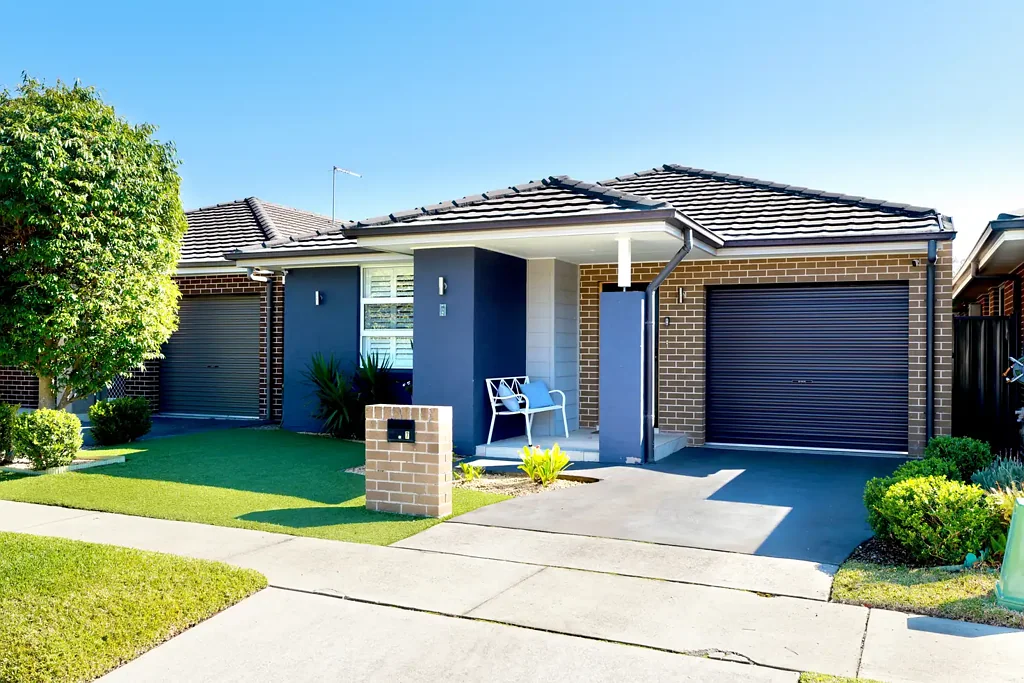 Glenmore Park 3房 Mulgoa Rise 现代低维护生活！ Modern Low-Maintenance Living in Mulgoa Rise!