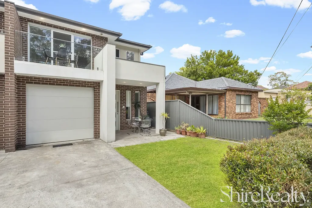 South Wentworthville 5कमरा Stylish duplex for family living