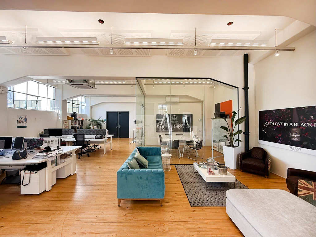 Parnell CLEVELAND CHARACTER CORNER OFFICE