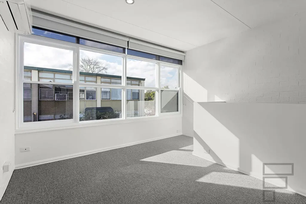 Newly Renovated One-Bedroom Townhouse with Excellent Convenience | FLARE REAL ESTATE