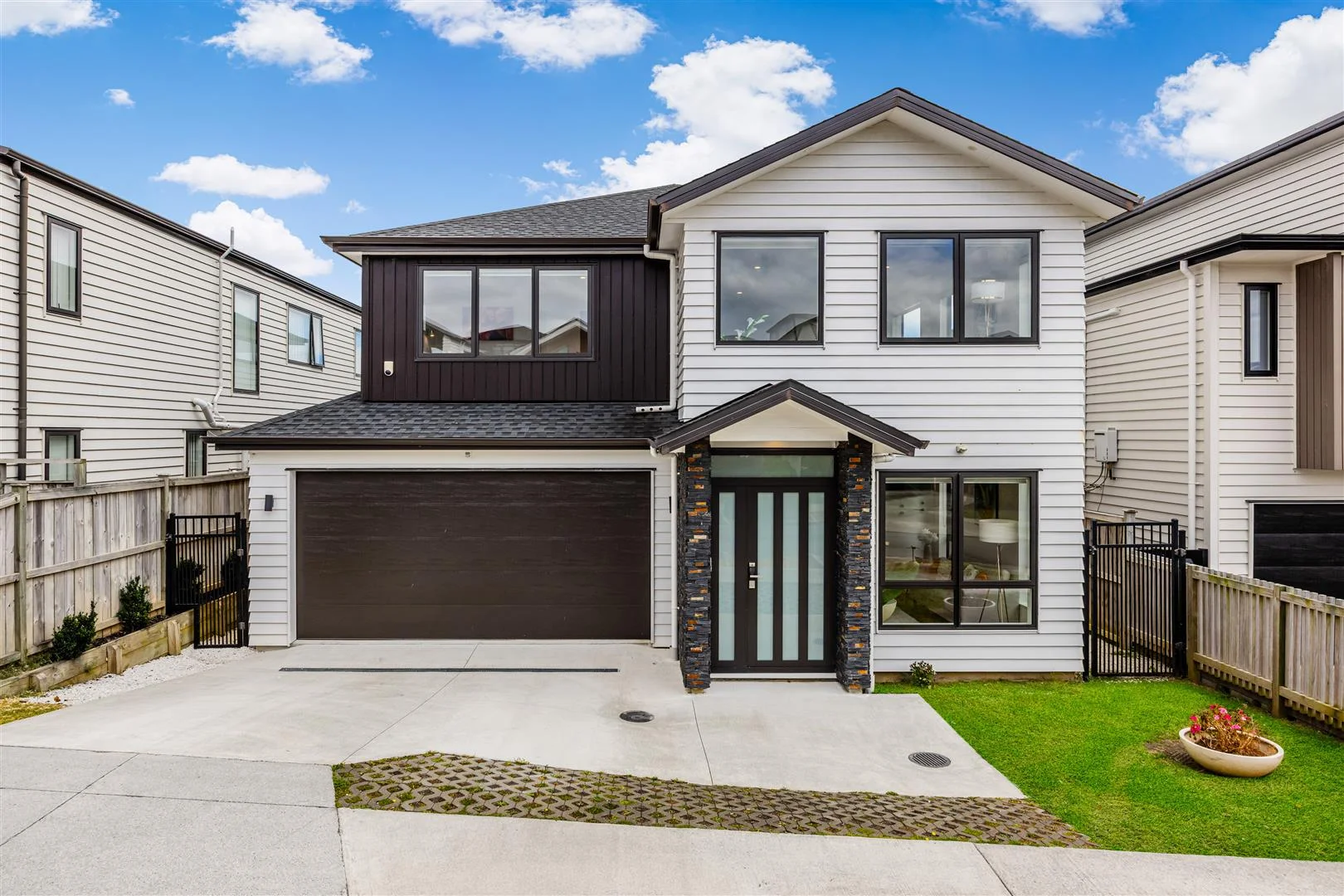 Flat Bush 5침실 Modern Family Home with 10 Year Master Build Guarantee
