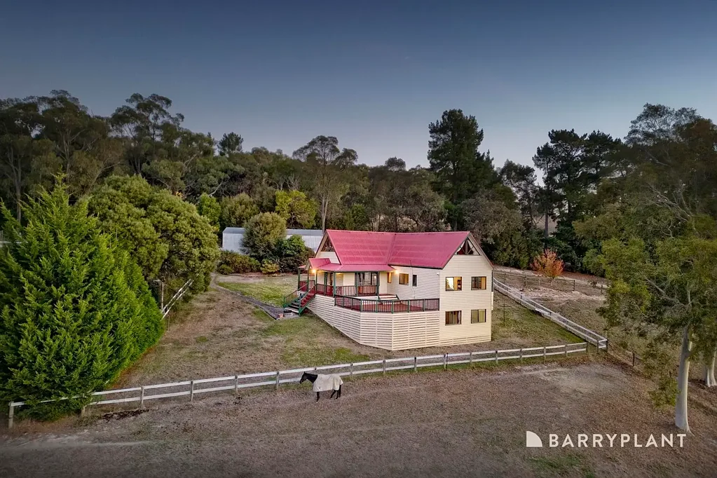 Cockatoo 4ห้องนอน Idyllic Country Escape on 6.4 Acres  Character home with views & a HUGE shed!!!