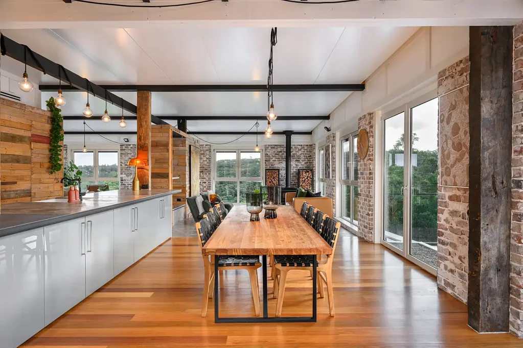 Winmalee 7 Bedroom ARCHITECTURALLY DESIGNED - ONE OF A KIND - OFFERING A QUALITY & CONTEMPORARY LIFESTYLE!