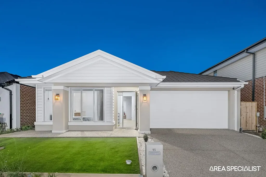15 Vondel Way, Clyde North, VIC 3978
