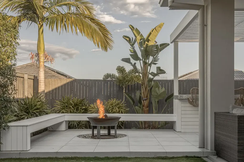 Burpengary East 4房 THE OFFER: 大胆。奢华。娱乐家。 THE OFFER: Bold. Luxurious. Entertainer.