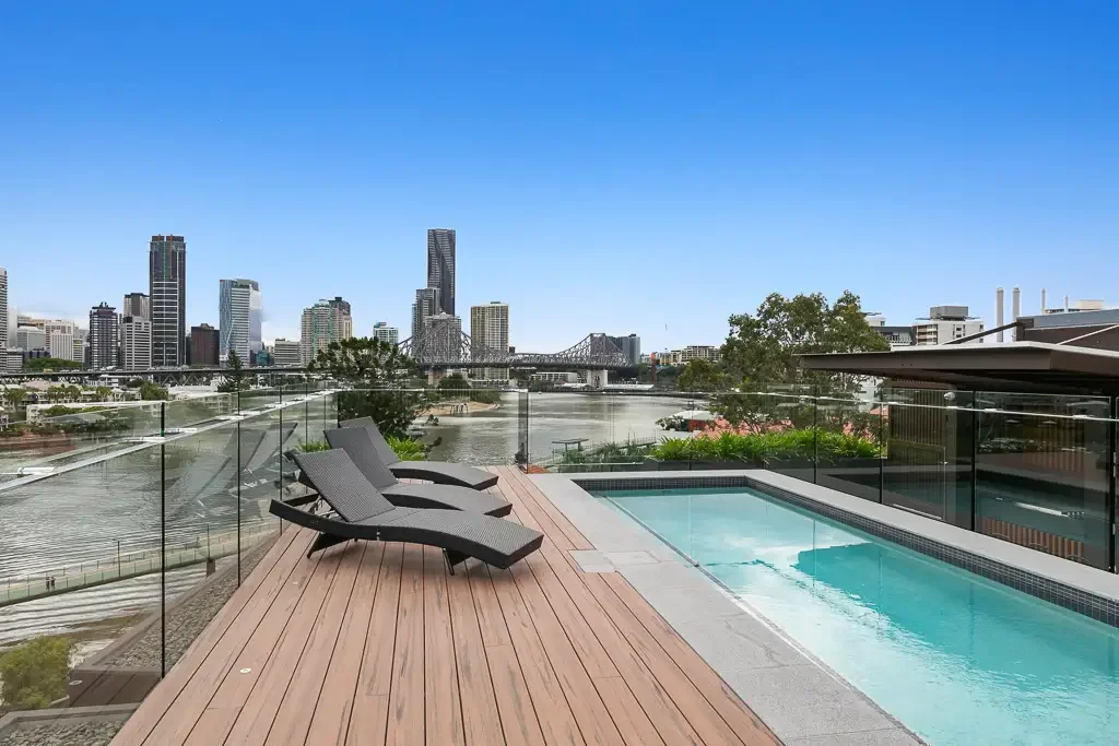 SPECTACULAR NEW FARM RESIDENCE - 2 BEDROOM APARTMENT IN THE MAXWELL