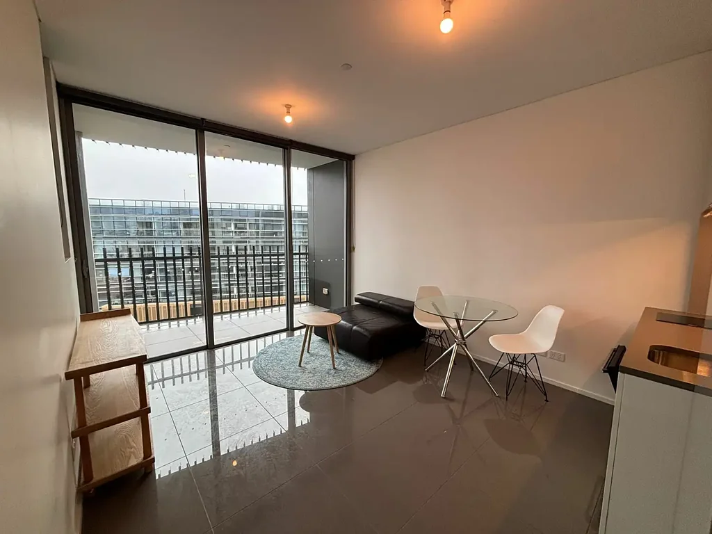 MODERN & UNFURNISHED SUITE ONE BEDROOM WITH BILLS INCLUDED IN CENTRAL PARK