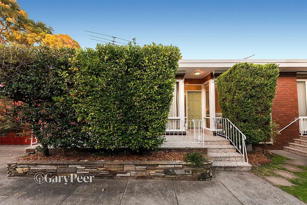 Caulfield North 2房 采光充足，宽敞明亮，地理位置优越 Light filled, spacious & brilliantly located