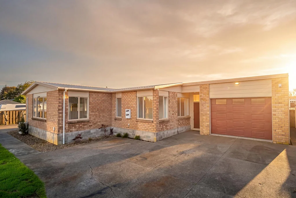 Cambridge 4房  Unique Opportunity - Dual Living