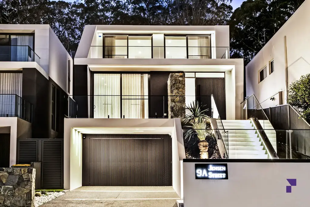 Condell Park 5chambre A masterpiece of architectural brilliance and flawless entertaining over three luxurious levels + sweeping views