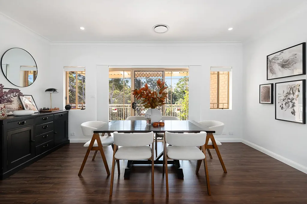 Bexley 4房 北向阳光温暖 精致别墅美学 开放式中心设计 自然光穿堂风 定制燃气厨房 主卧带套间 露台树梢绿意 舒适社区环境 Oversized North Facing Villa in Quiet Yet Convenient Cul-Se-Sac