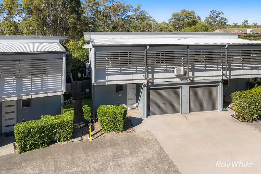 Glen Eden 3 Slaapkamer SPACE, COMFORT & EASY-CARE LIVING!