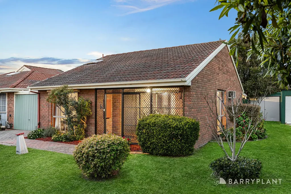 Dingley Village 2房 Greenwood Village Mews宁静社区 一层精装单元 充足采光 宽敞庭院 两卧带柜 低维护生活 便捷交通 55岁以上优选 Bright, Convenient & Low-Maintenance