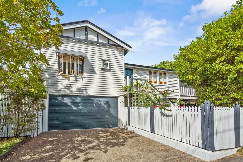 Yeronga 4બેડરૂમ Beautifully Renovated Character Home in Quiet Cul De Sac Location - Flood Free!
