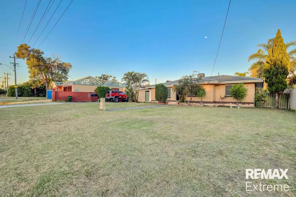 Forrestfield 3房  Charming Family Home with Pool. Retain and Build Potential!!!
