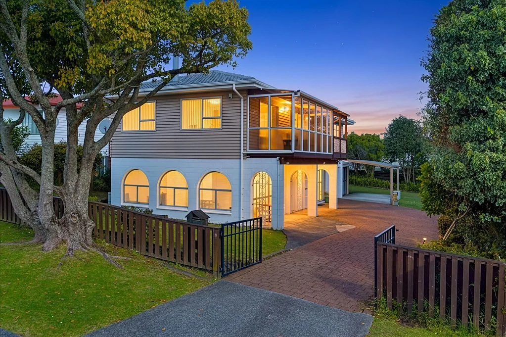 Glen Eden 4બેડરૂમ Big on Space, Big on Potential!