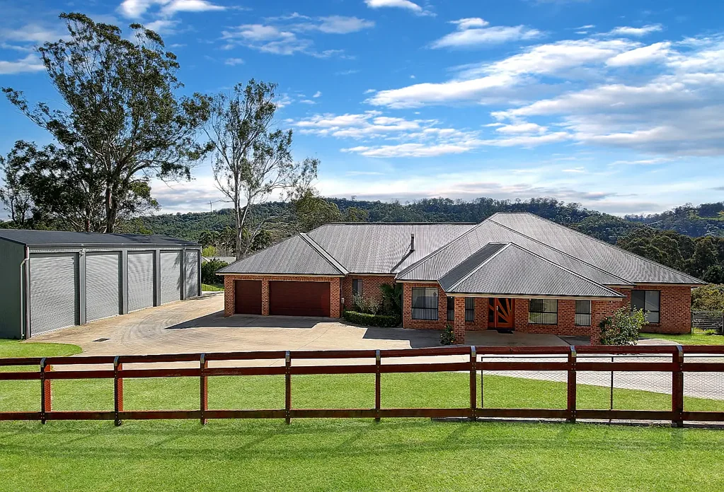 Picton 6Zimmer ZERO STRATA FEES - ACRE - MAGNIFICENT (5) BAY SHED