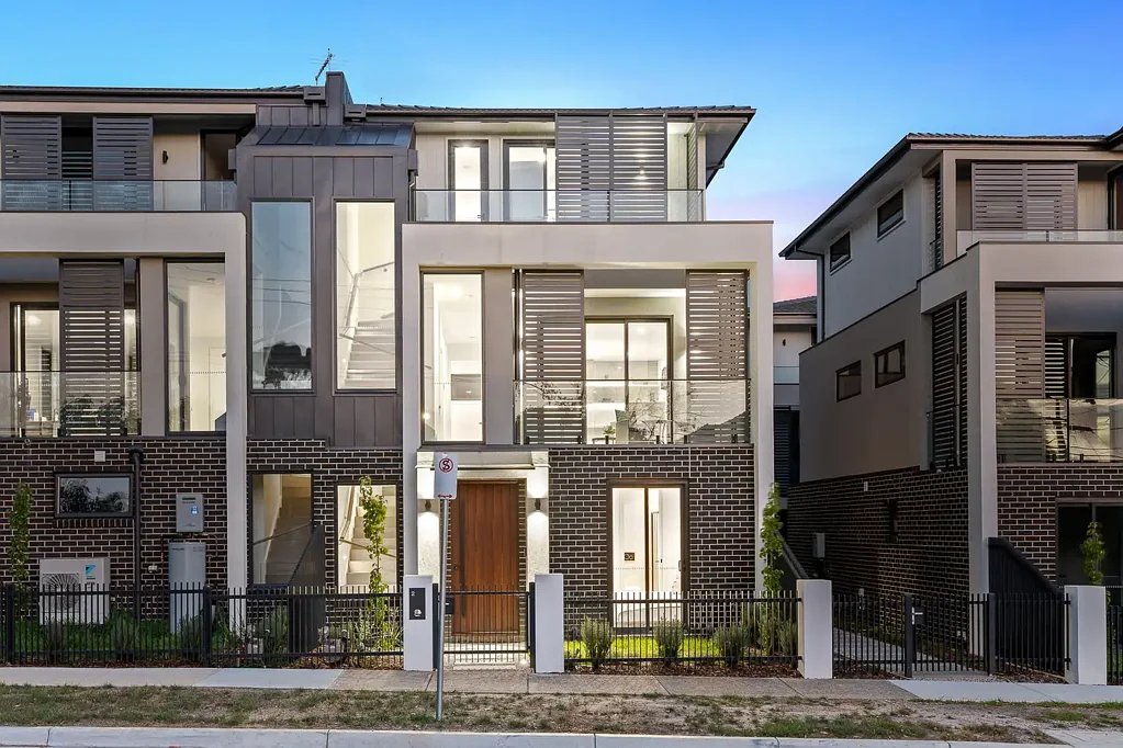 QUALITY TRIPLE STOREY TOWNHOUSE!