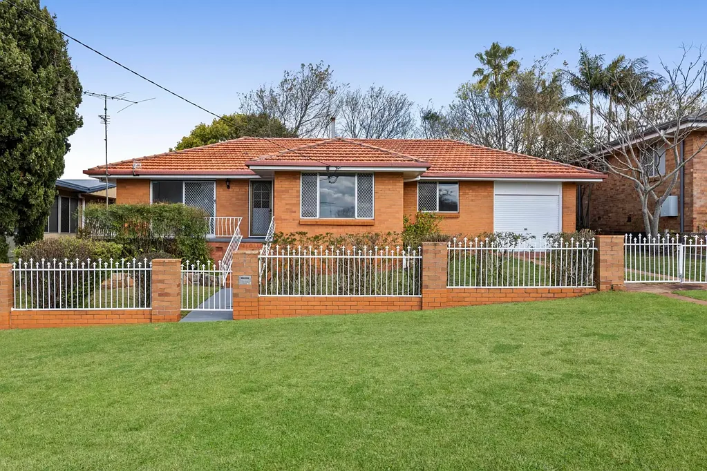 8 Hunter Street, Centenary Heights, QLD 4350