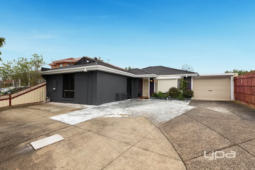 Delahey 3房  Welcome to Delahey's Finest: A Haven of Open-Plan Luxury