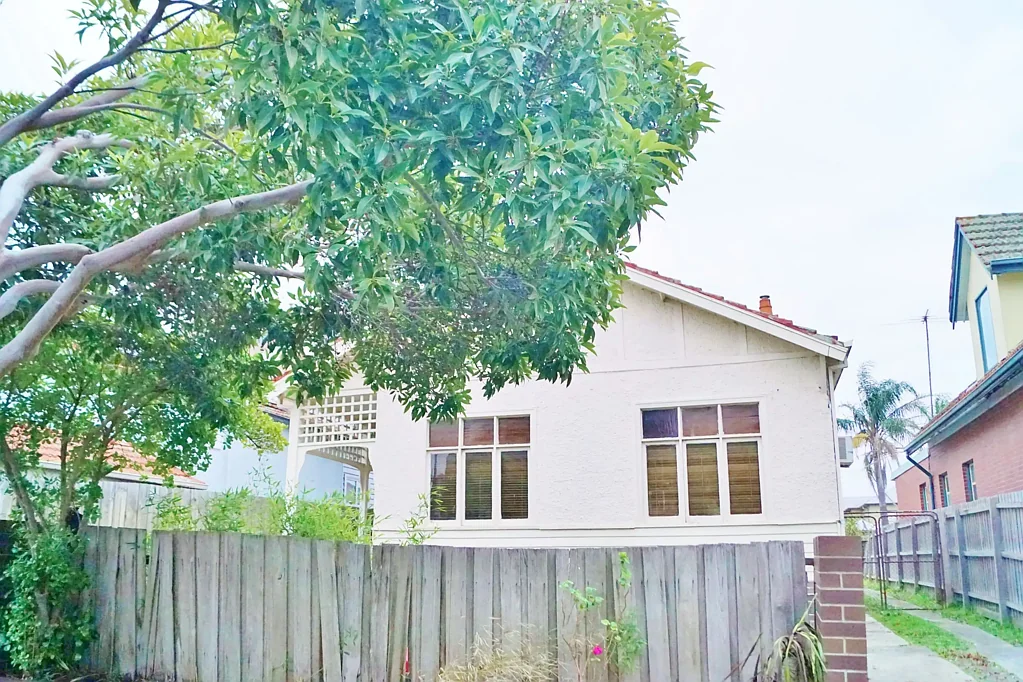 5 Bedroom house in Kew - opportunity to reside in an Edwardian free-standing home in Kew.