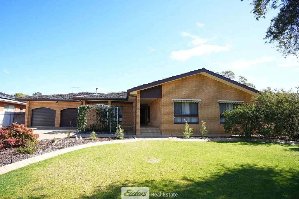 Griffith 4 Bedroom Handsome Residence
