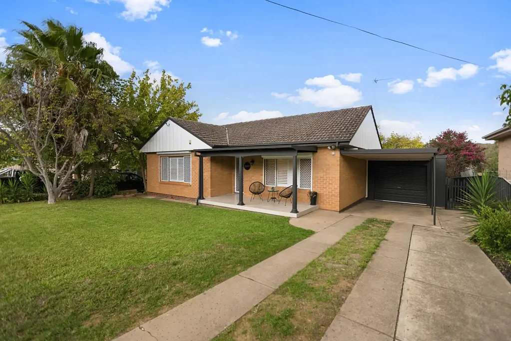 11 White Avenue, Kooringal, NSW 2650