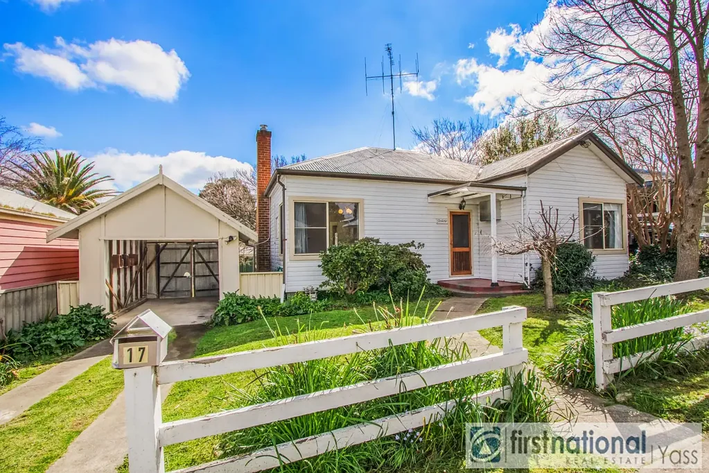 Yass 3 Bedroom Family Home with Ensuite Close to Schools and CBD – You Can't Beat That!
